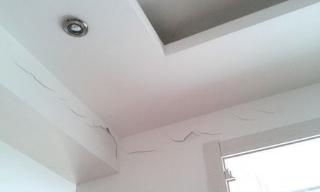 墻面乳膠漆開裂是何原因？早知道早預防